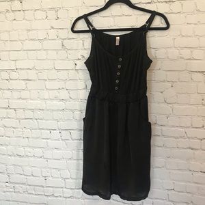Cut social black dress with pockets